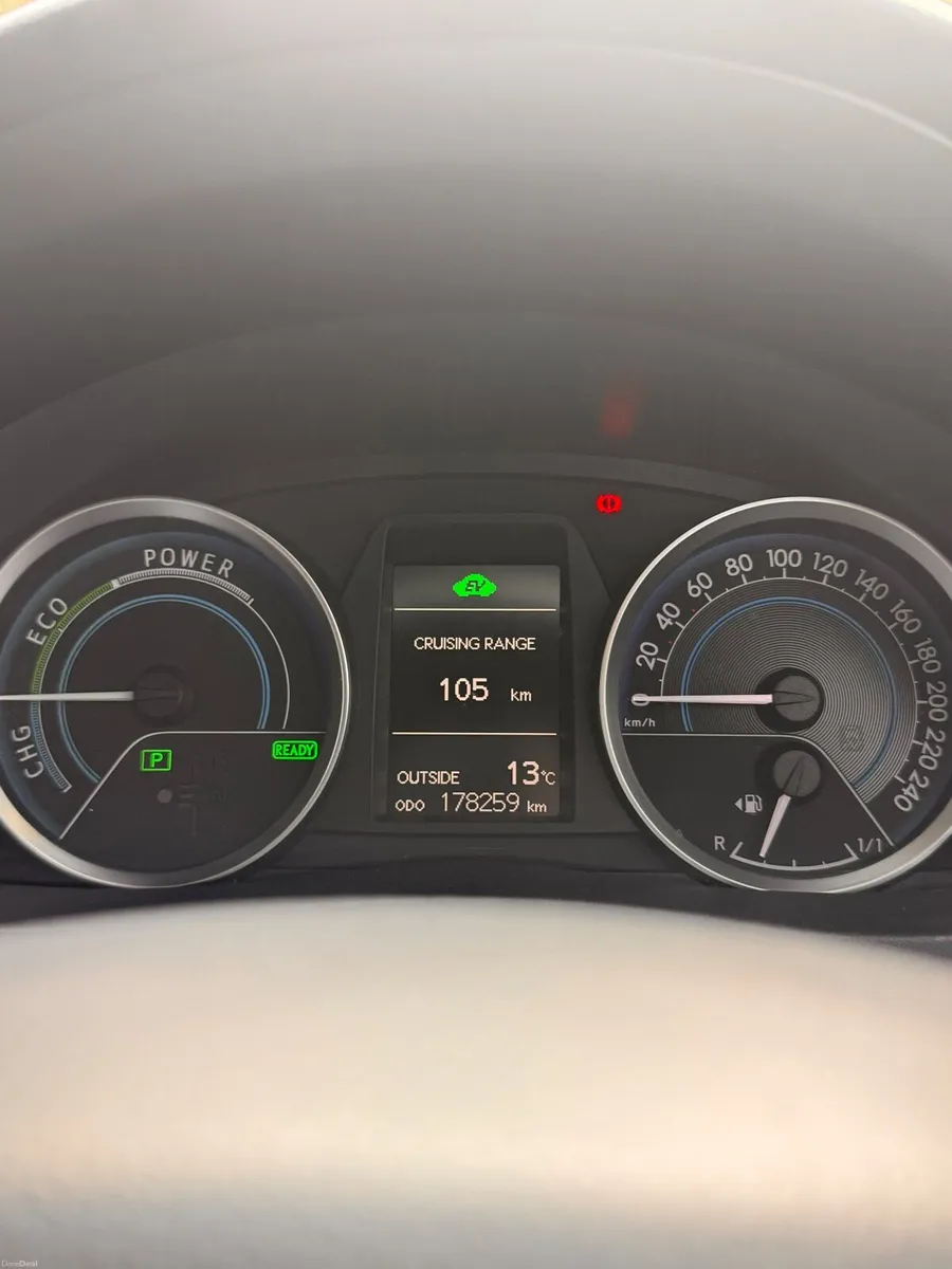 Toyota Auris 2015 - Image 2