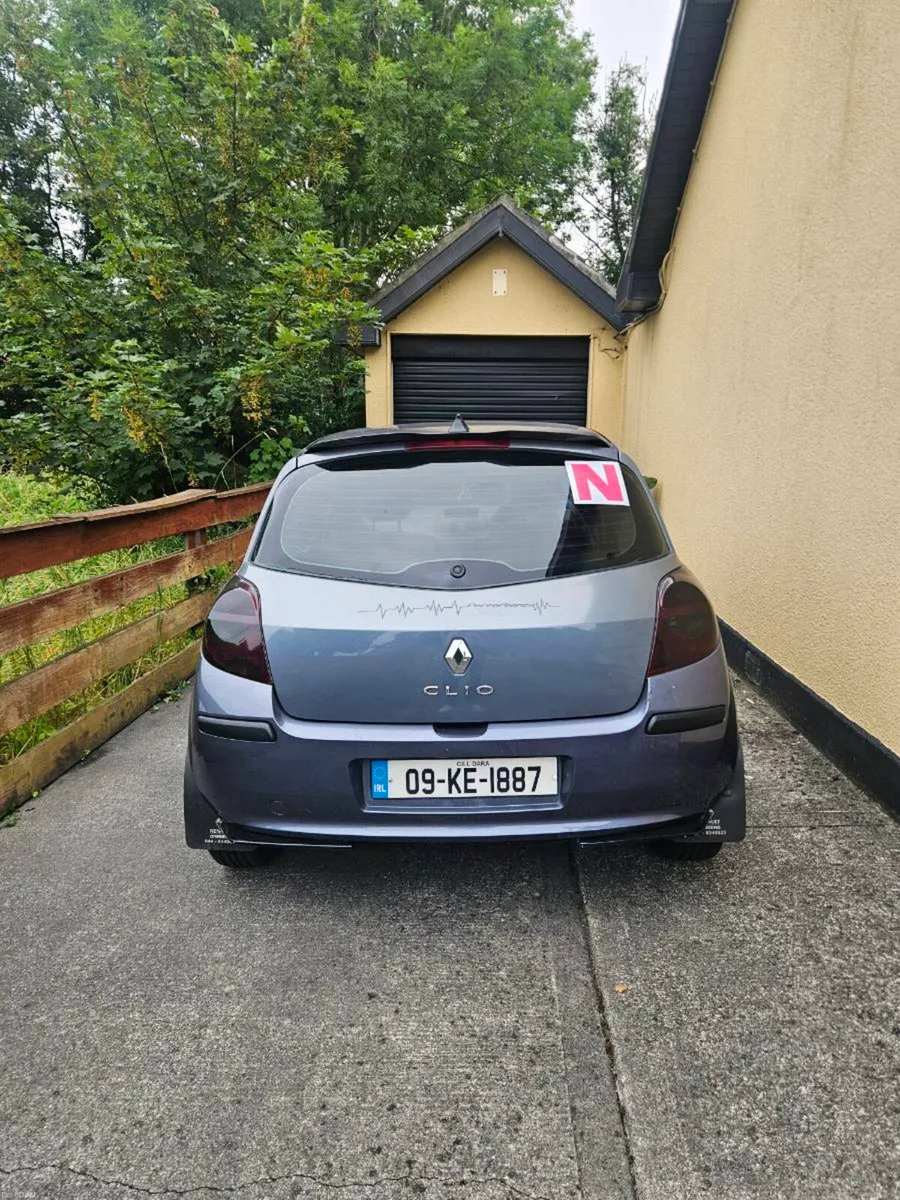Renault Clio 1.2 16V 2009 - Image 2