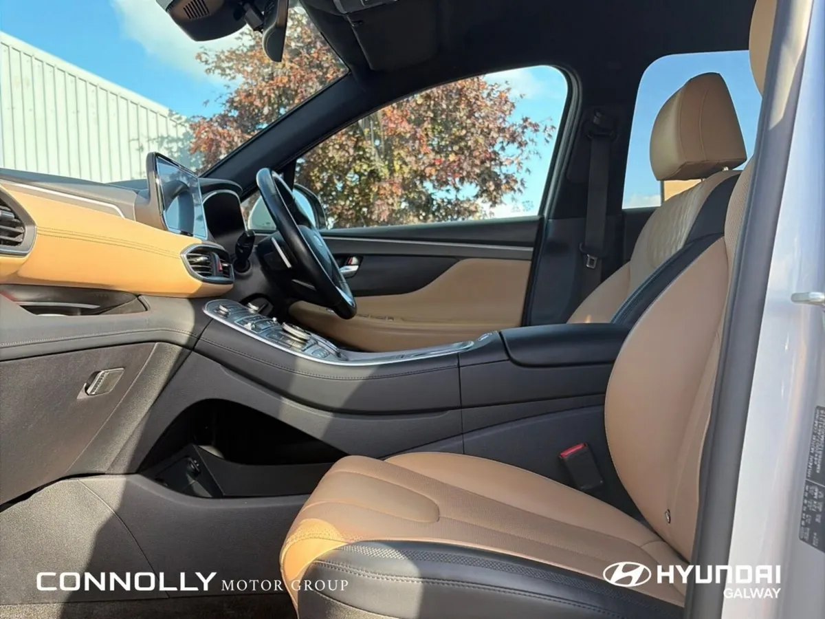 Hyundai Santa Fe 1.6 PHEV 4WD Executive Plus Auto - Image 5
