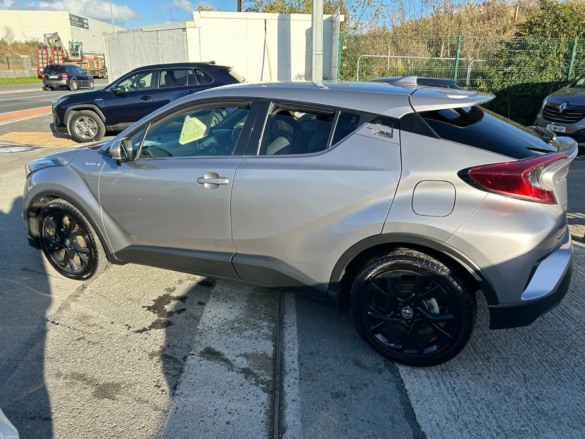 TOYOTA C-HR 2019, 1.8 HYBRID AUTO LOW KM HIGH SPEC - Image 3
