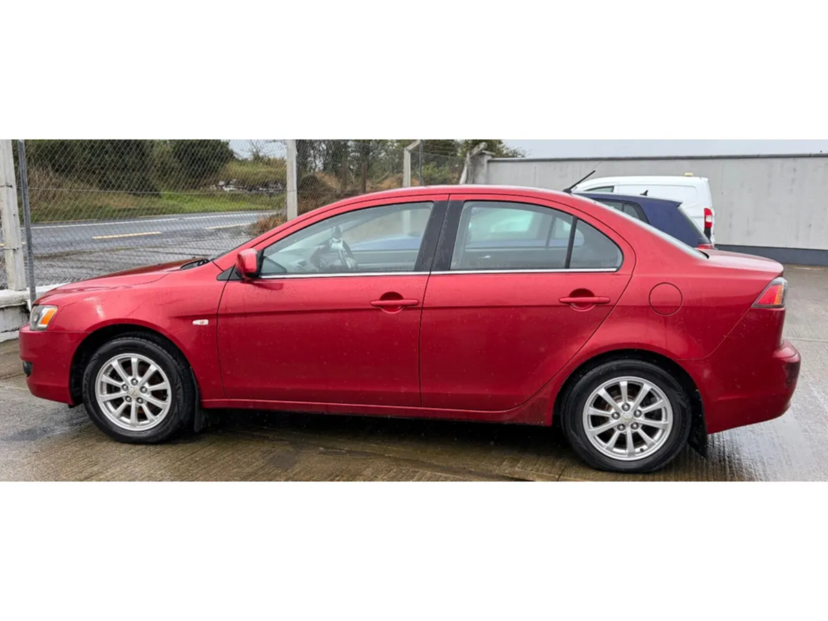 Mitsubishi Lancer 1.8 4DR DIESEL - Image 2
