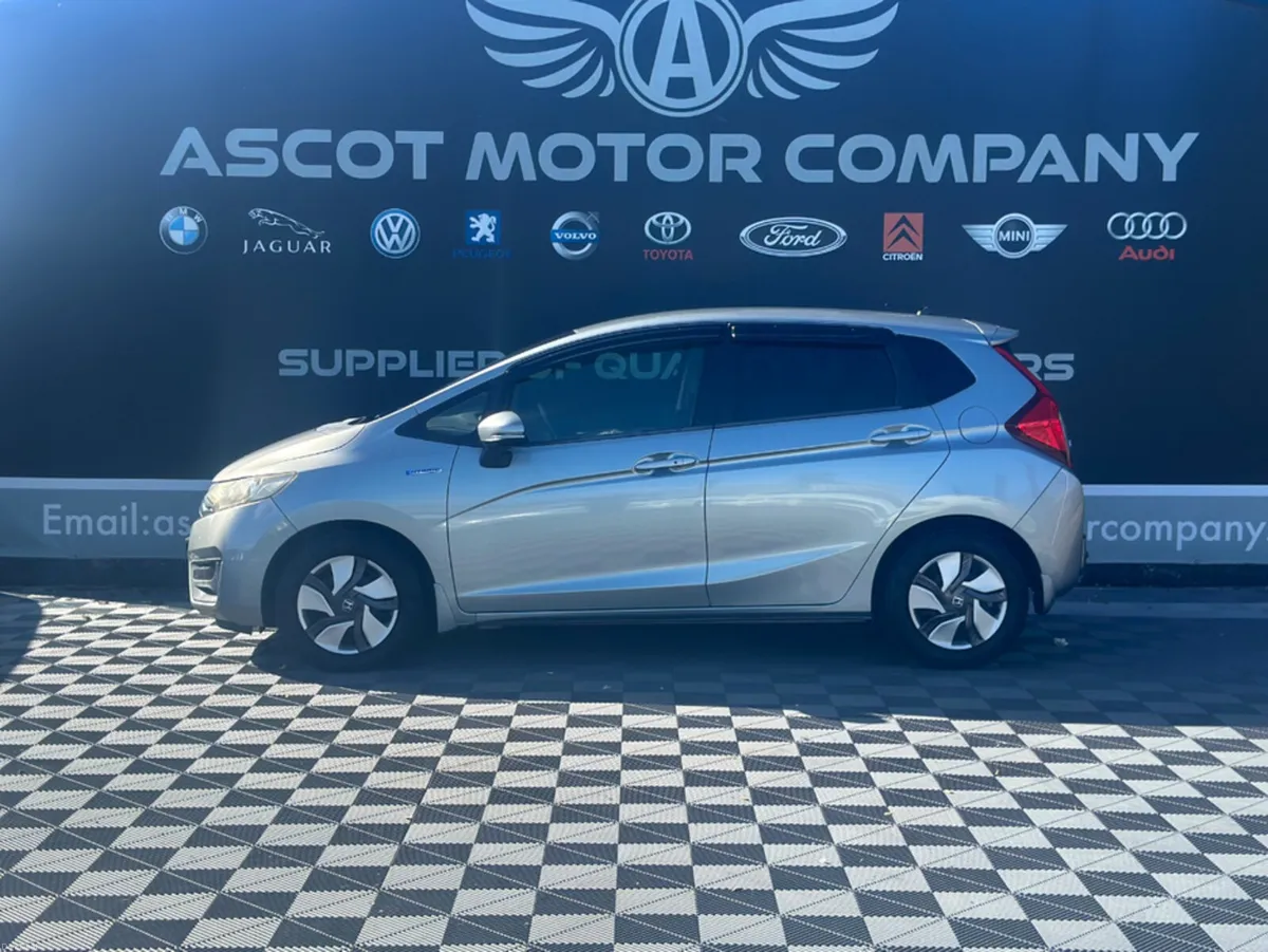 Honda Fit 1.5 Petrol Hybrid, Automatic - Image 4