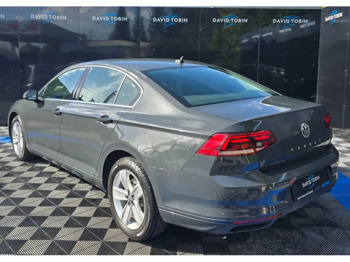 Volkswagen Passat 2.0 TDI SE NAV 150PS 4DR - Image 6