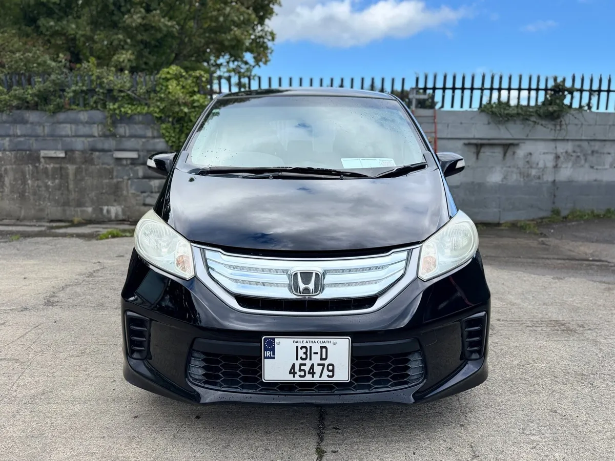 2013 HONDA FREED. LOW MILEAGE. 7 SEATS. NEW NCT. - Image 2