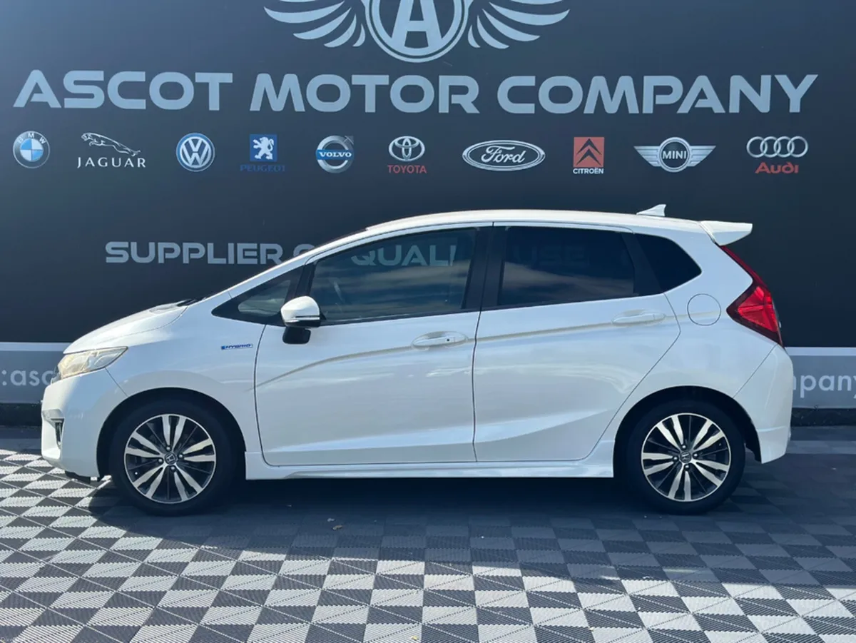 Honda Fit 1.5 Petrol Hybrid - Image 4