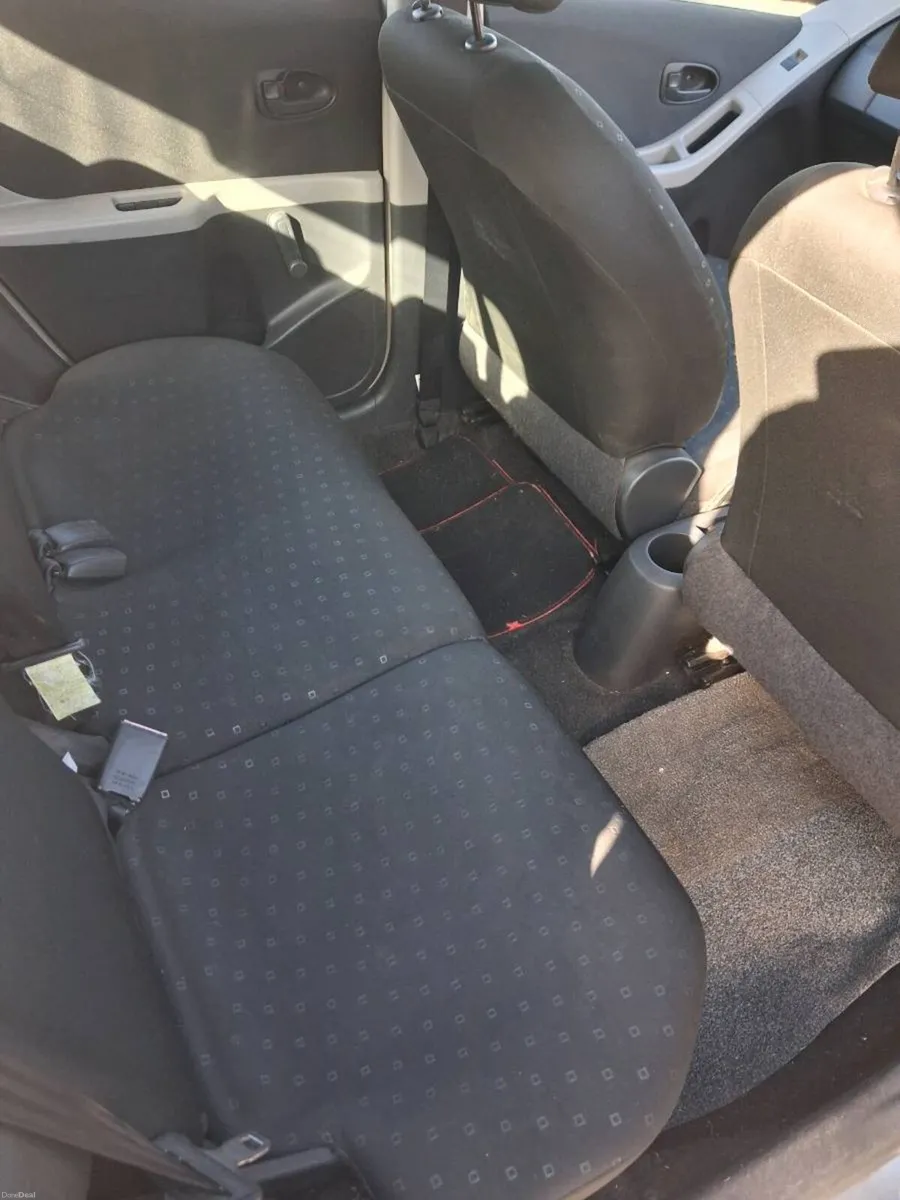 Toyota yaris hatchback - Image 4