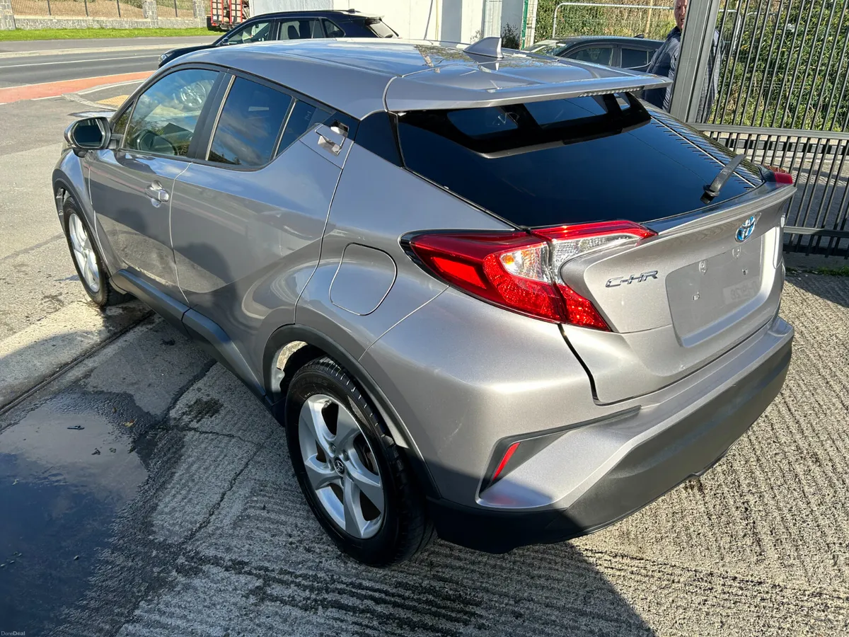 TOYOTA C-HR 2017, 1.8 HYBRID AUTO LOW KMS - Image 3