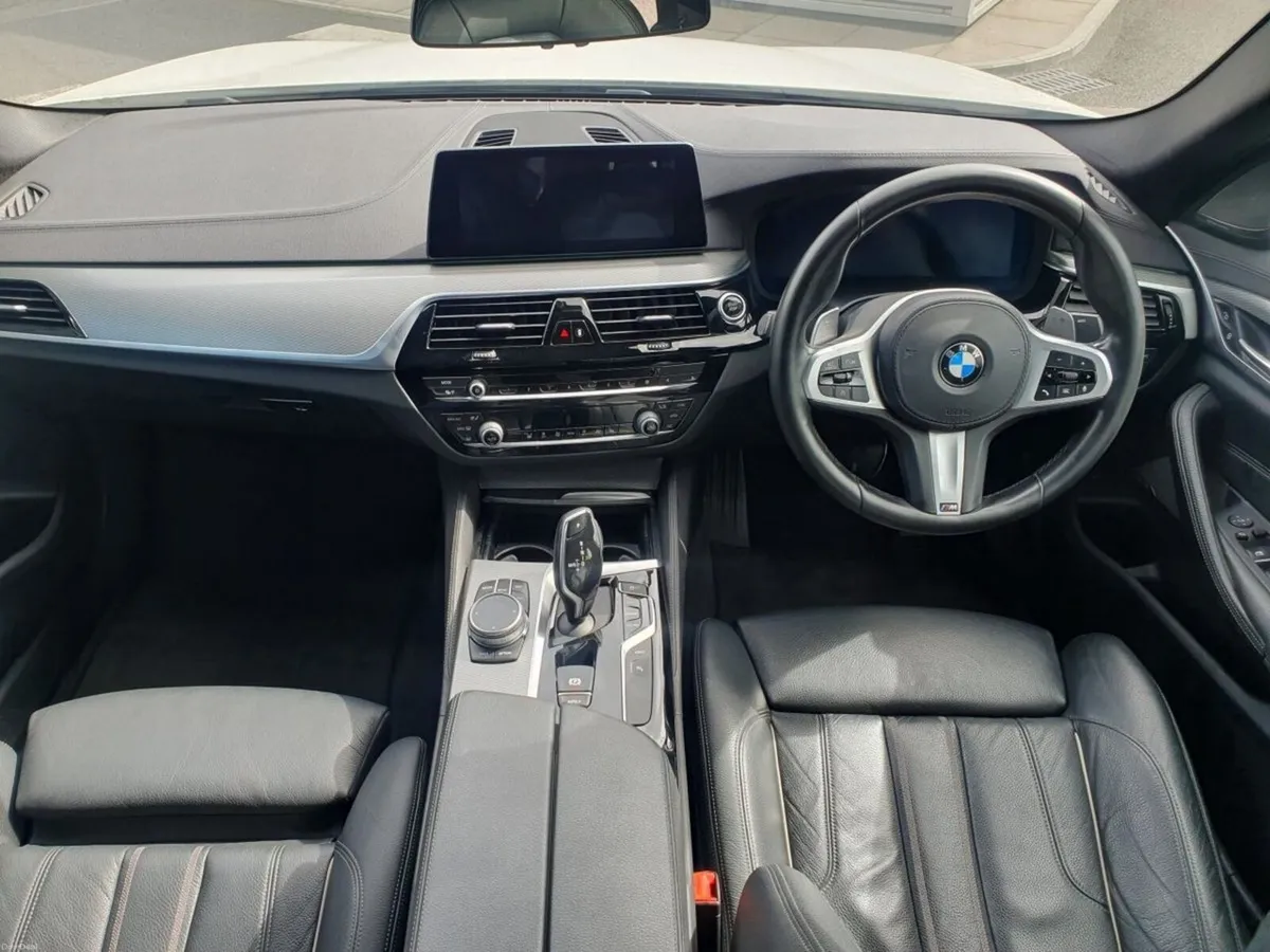 BMW 5-Series 530e xDrive M Sport Saloon - Image 4