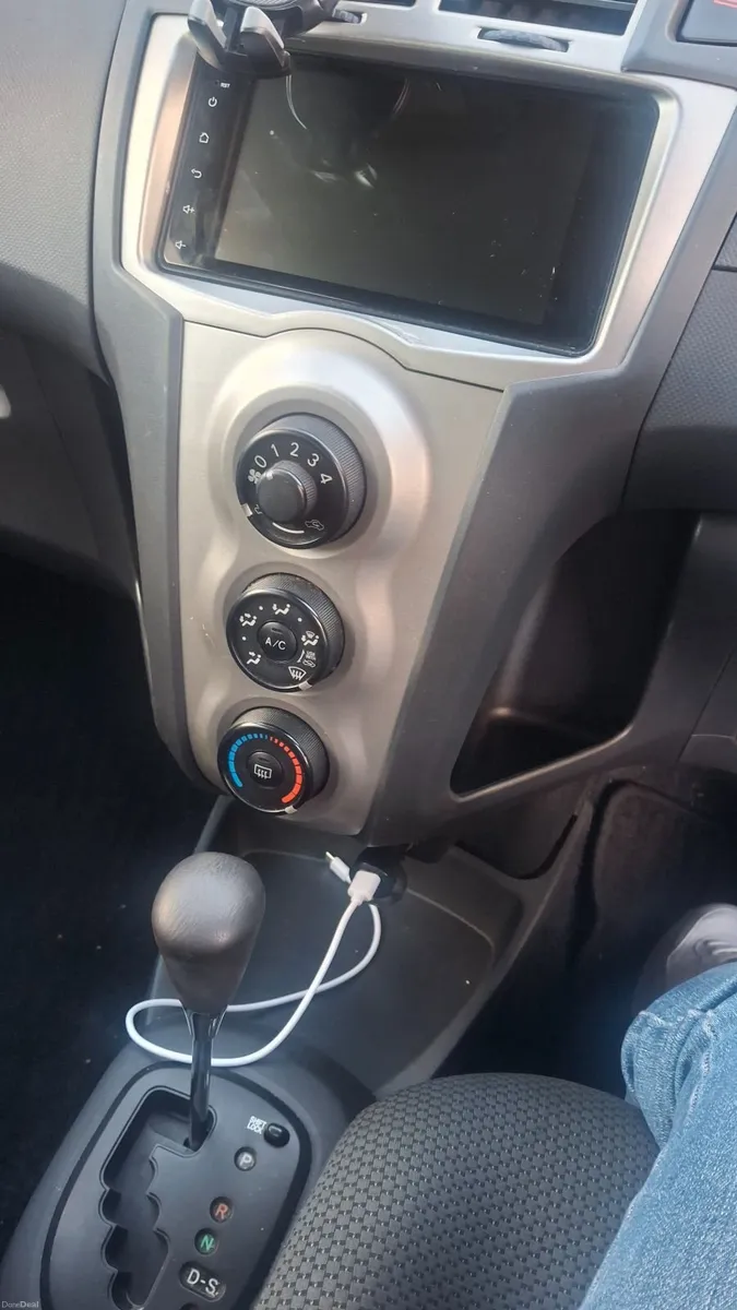 Toyota Vitz 2010 - Image 2