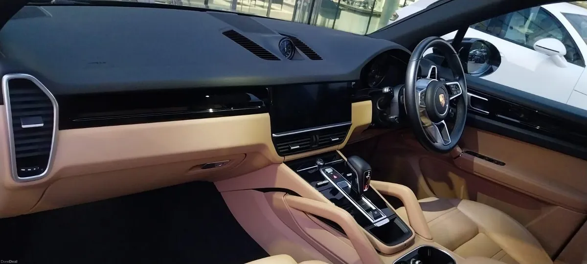 2019 Porsche Cayenne 3.0 Petrol Plug-In Hybrid - Image 6