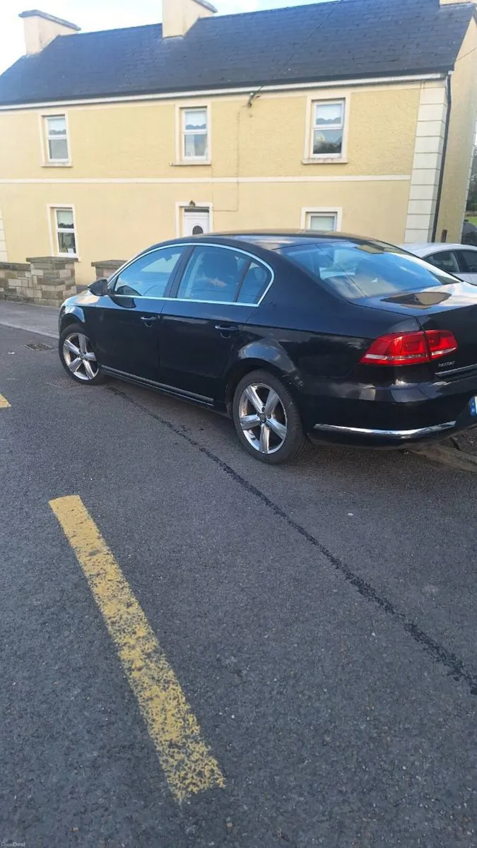 VOLKSWAGAN Passat - Image 5