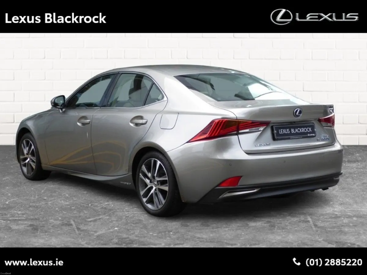 Lexus IS Hybrid Luxury - Image 4