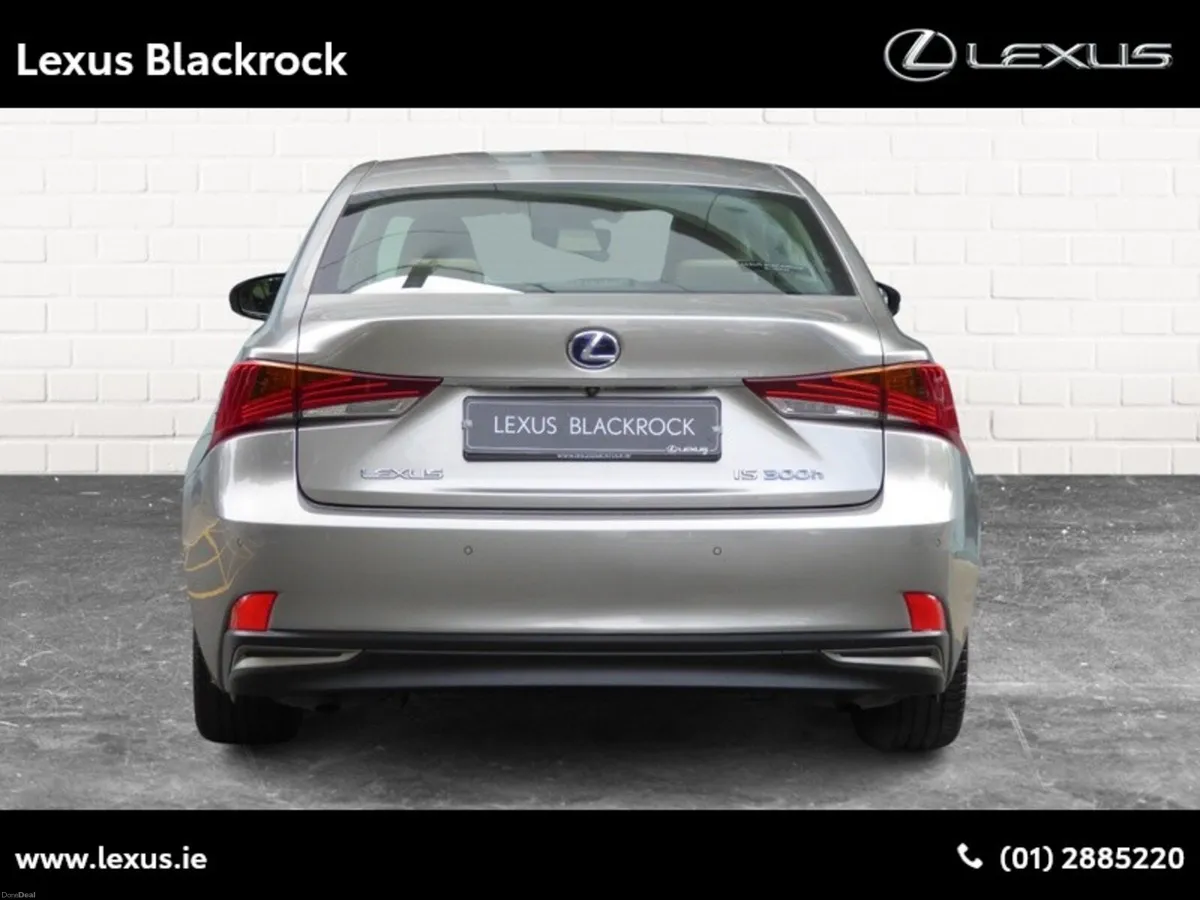 Lexus IS Hybrid Luxury - Image 6