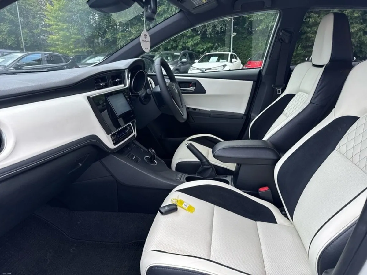 Toyota Auris AURIS HYBRID - Image 6