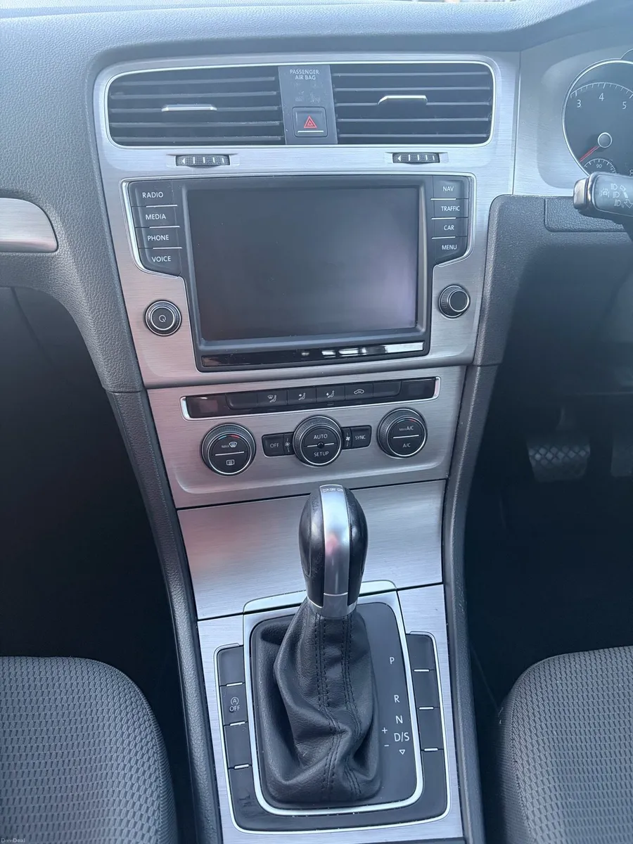 141 Volkswagen Golf - Image 6