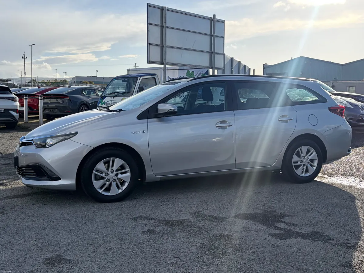 2016 Toyota Auris 1.8 VVT-I Hybrid Auto Nct 10/28 - Image 3