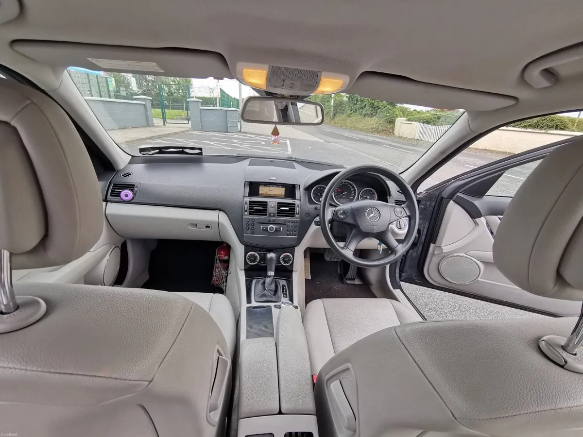 Mercedes-Benz C-Class 2010 - Image 4