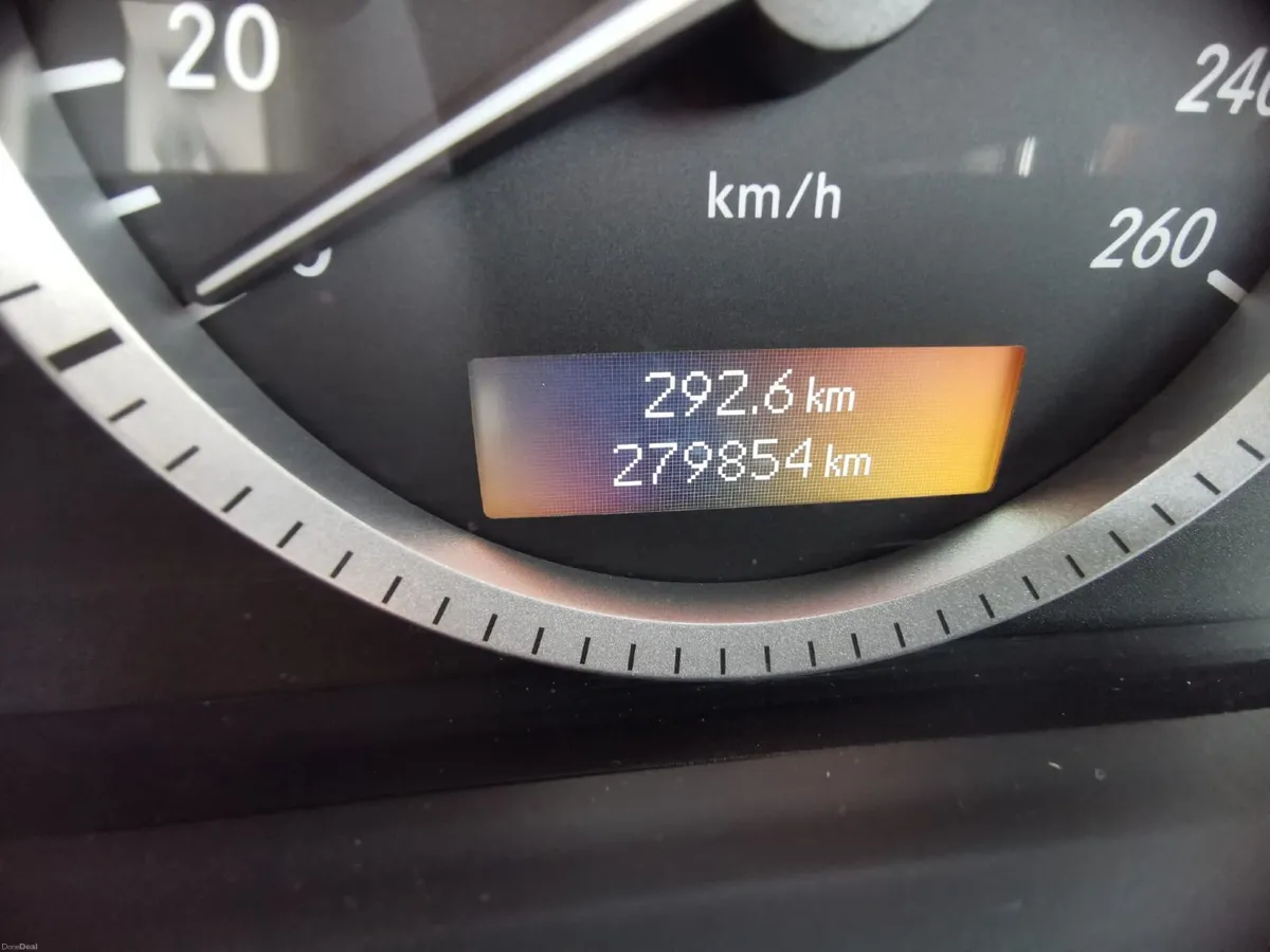 Mercedes-Benz C-Class 2010 - Image 6