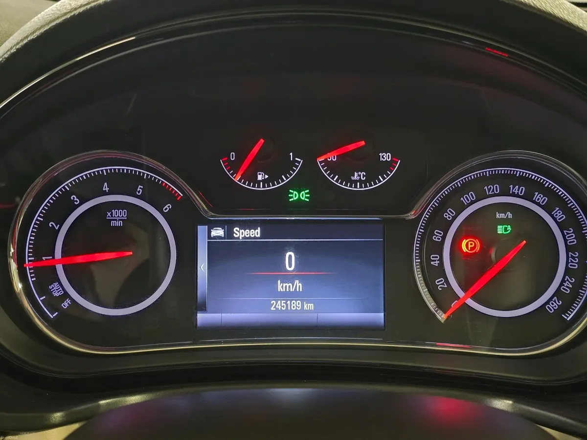 Opel Insignia Elite 2.0L Diesel 2015 - Image 2
