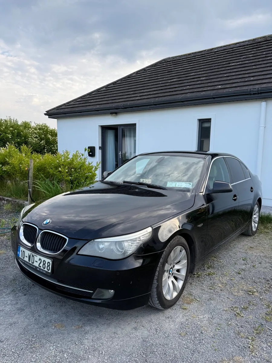 BMW 5-Series 2010 - Image 1