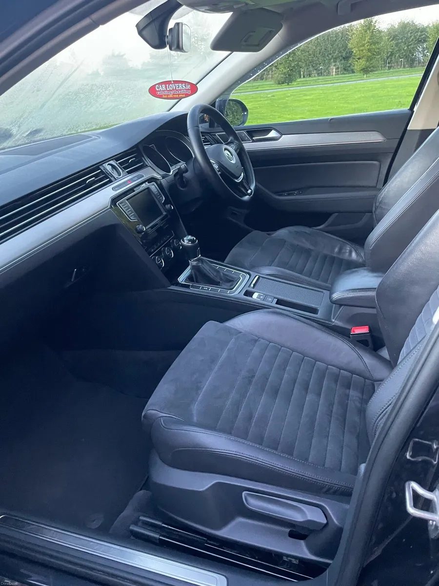 Volkswagen Passat - Image 5