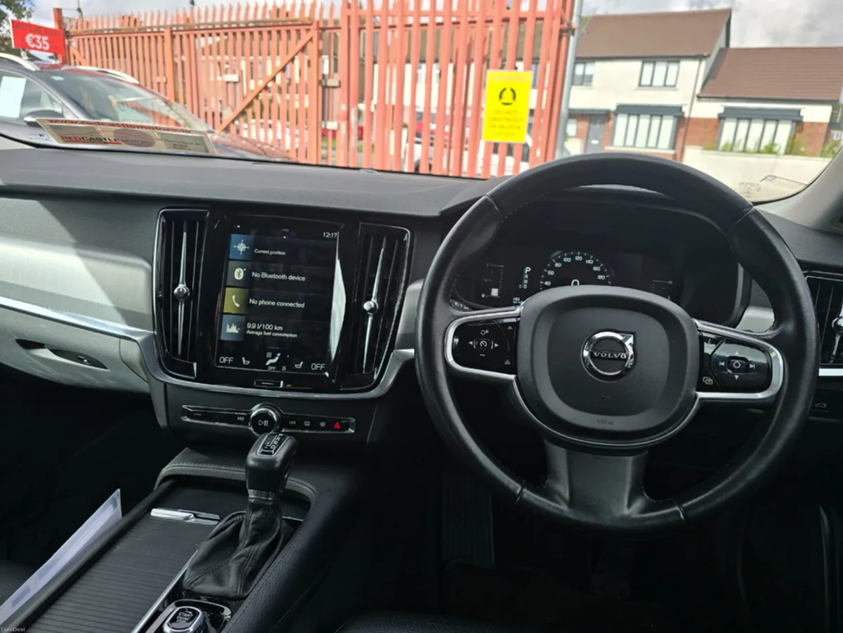 Volvo S90 D4 MOMENTUM 4DR AUTO FULL LEATHER - Image 5