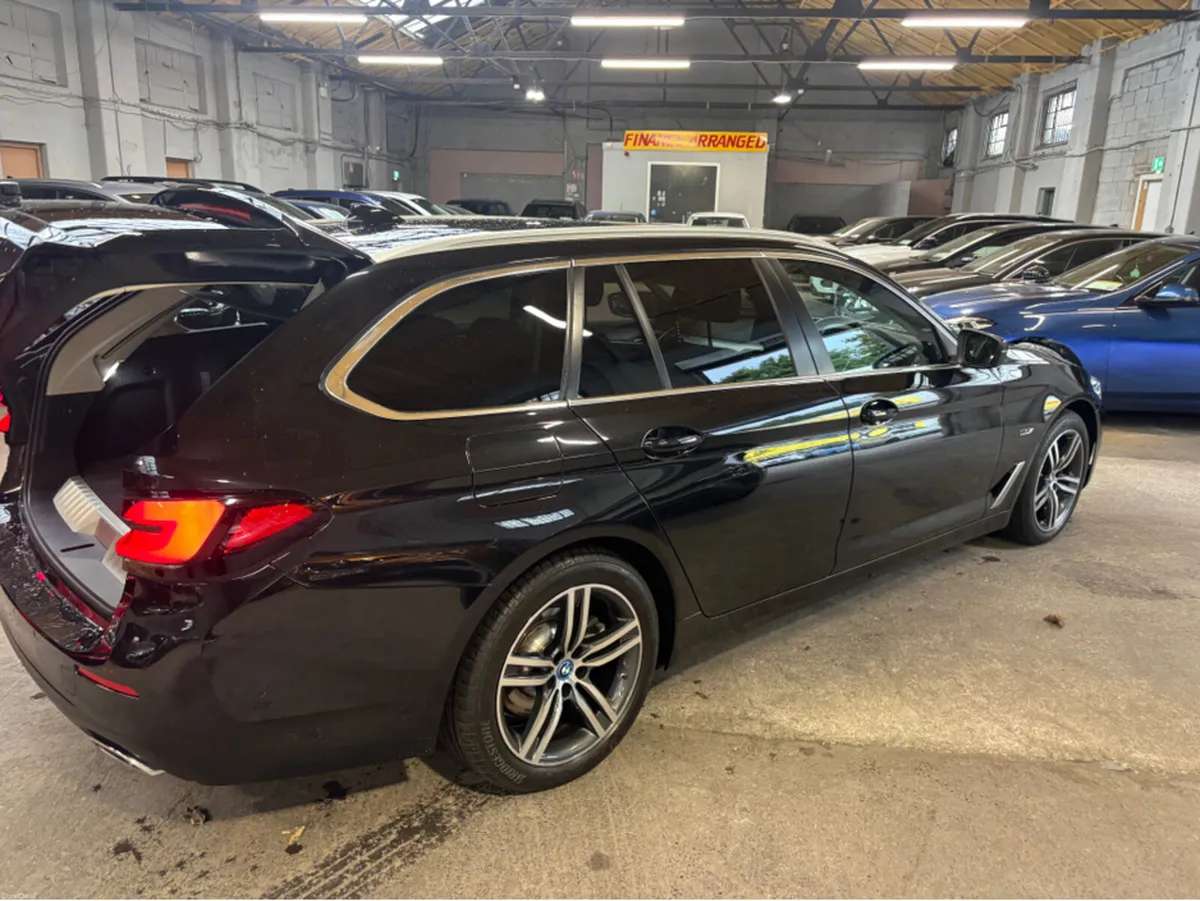 BMW 5-Series 530E XDRIVE HYBRID 5TSF 4DR AUTO only - Image 3