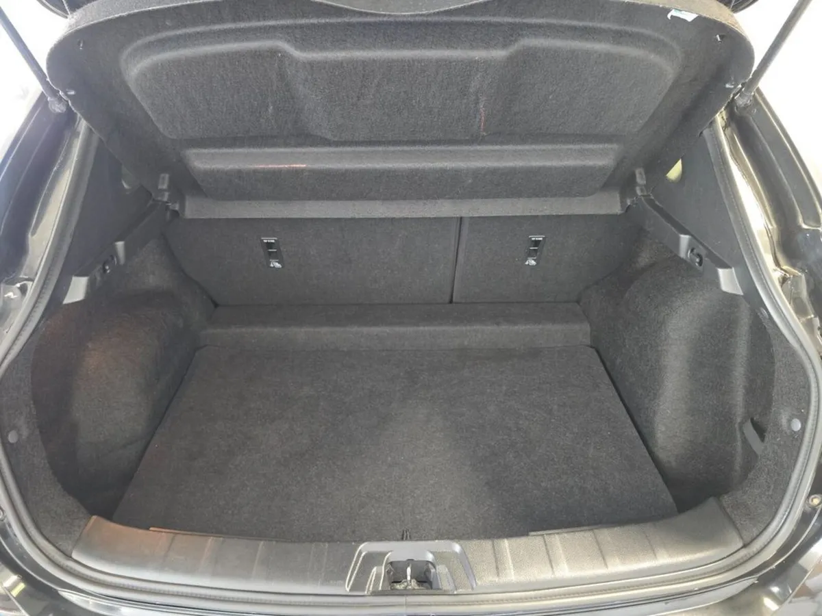 Nissan Qashqai 1.3 SE Petrol MY2020 - *Best Spec * - Image 6