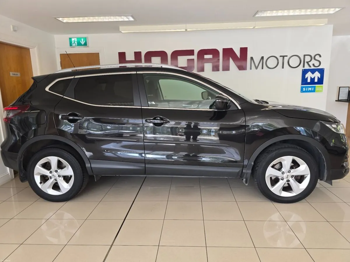 Nissan Qashqai 1.3 SE Petrol MY2020 - *Best Spec * - Image 3