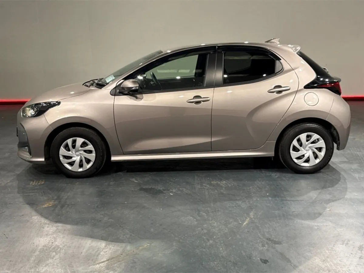 Toyota Yaris 1.5 HYBRID AUTOMATIC - PUSH BUTTON ST - Image 6