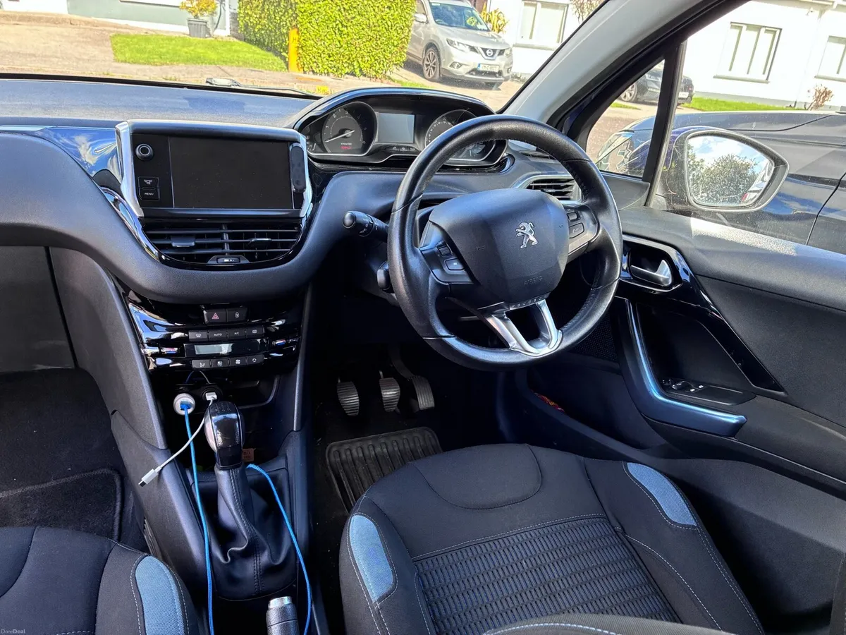 Peugeot 208 - Image 6
