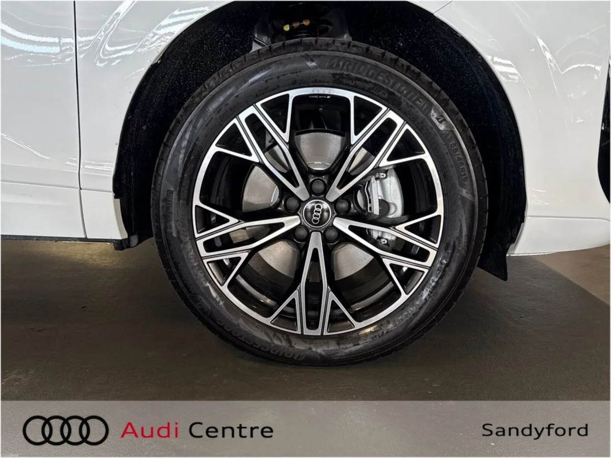 Audi Q3 E-HYBRID 270HP S-T S LINE - Image 6