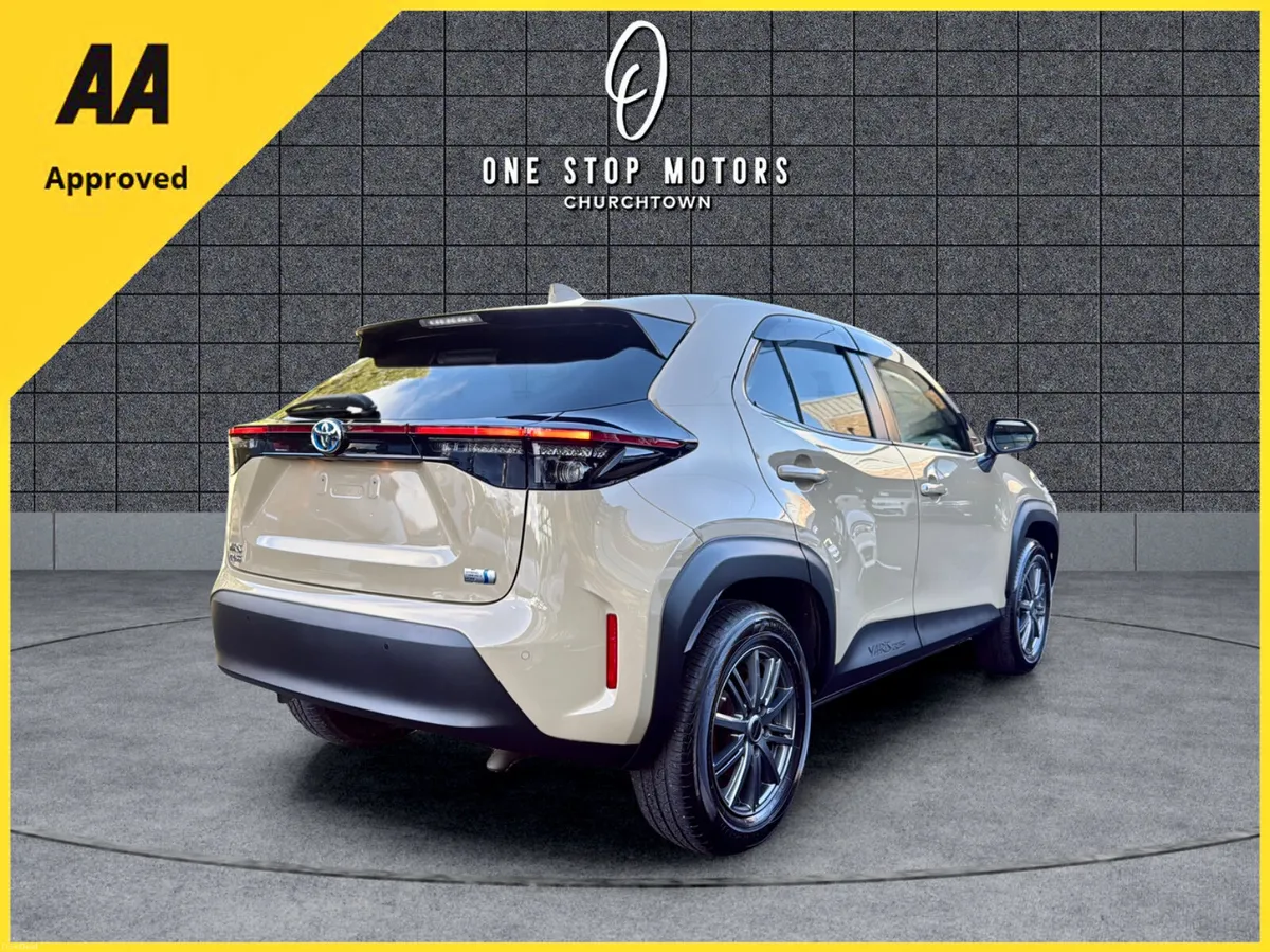 2022 Toyota Yaris Cross *HYBRID AUTO* X-LUNA SPORT - Image 3