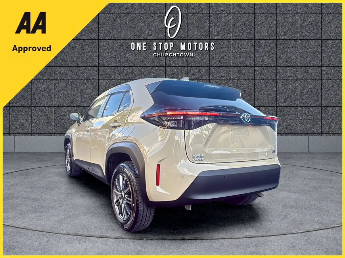 2022 Toyota Yaris Cross *HYBRID AUTO* X-LUNA SPORT - Image 2