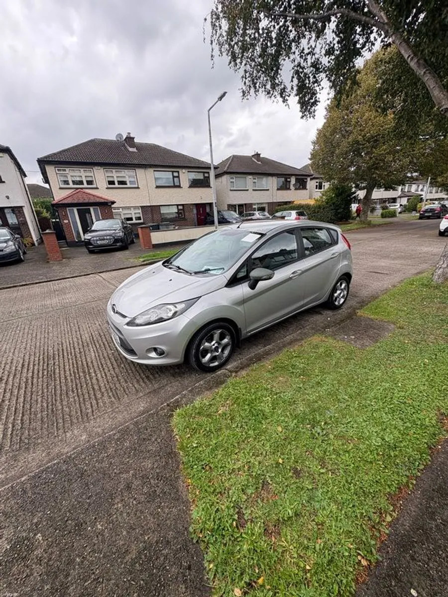 2011 Ford Fiesta - Image 1