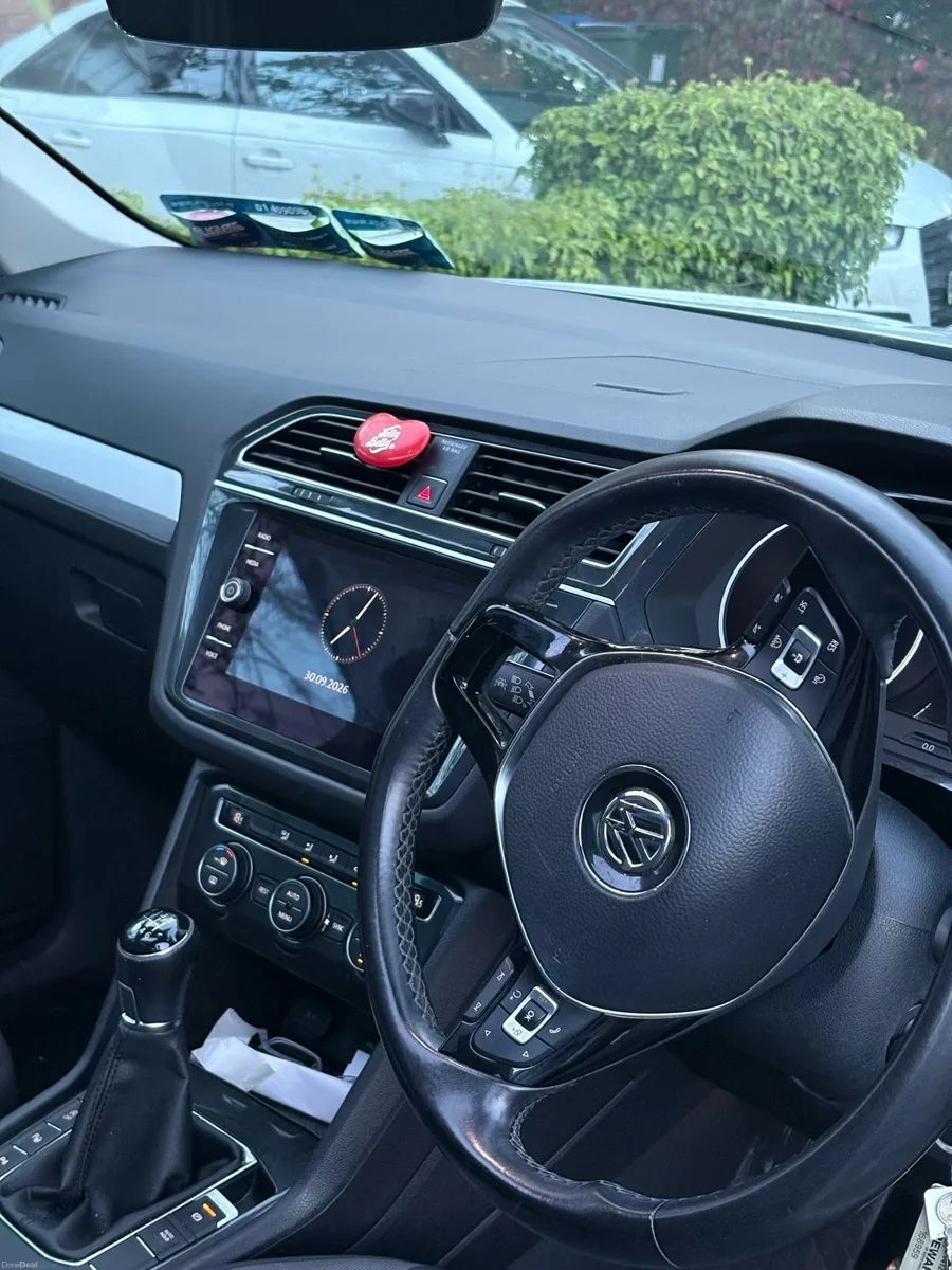 2018 Volkswagen Tiguan - Image 5