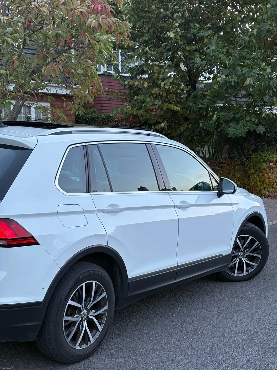 2018 Volkswagen Tiguan - Image 3