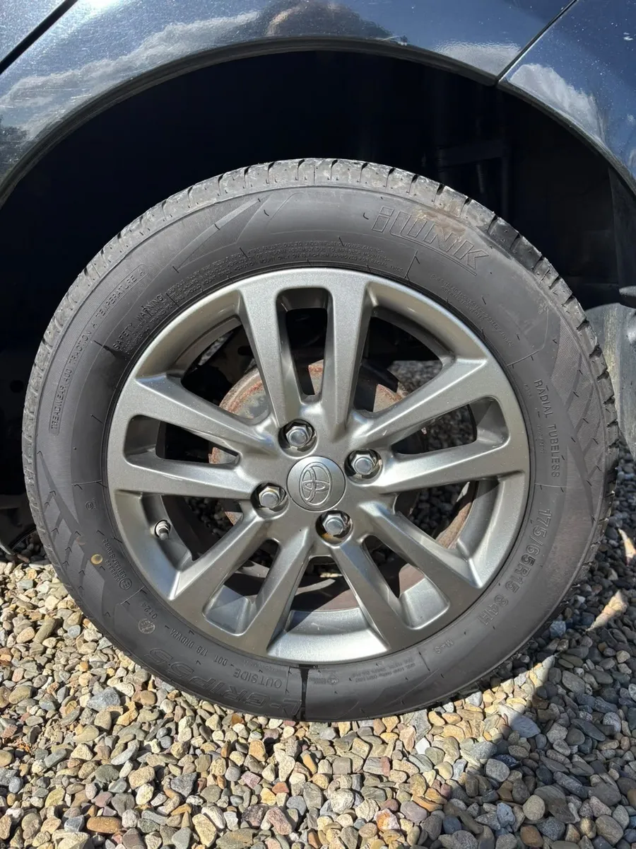 Toyota Yaris 2015 - Image 6