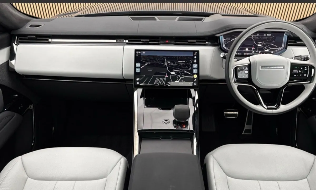 Range Rover  2026 P460 - Image 4