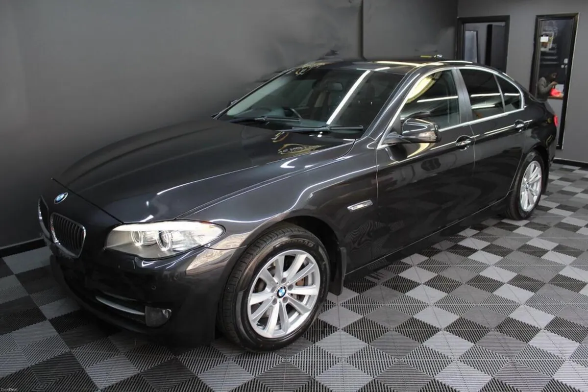 BMW 5-Series 520 Automatic - Image 5