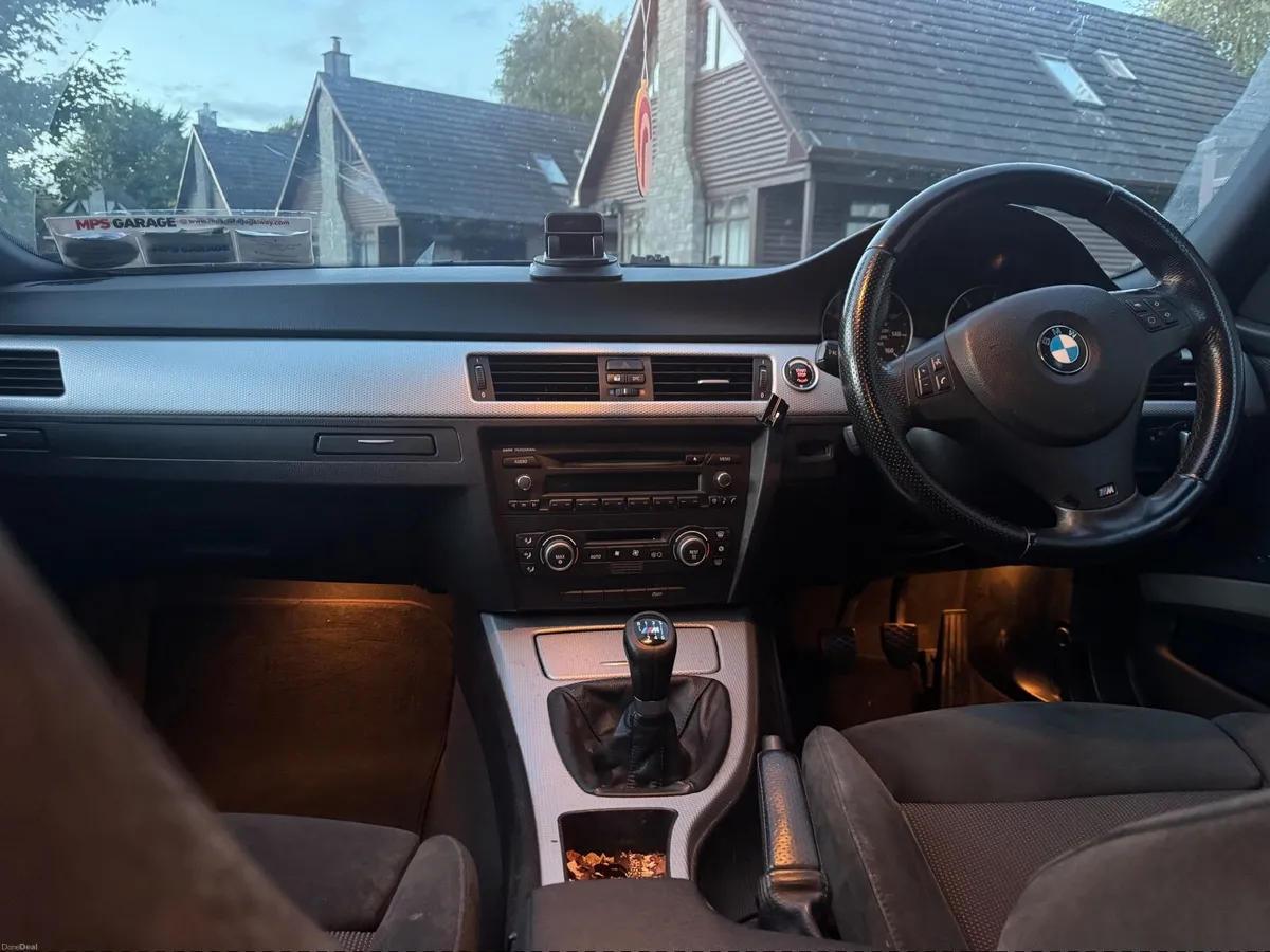 BMW 3-Series 2009 - Image 2