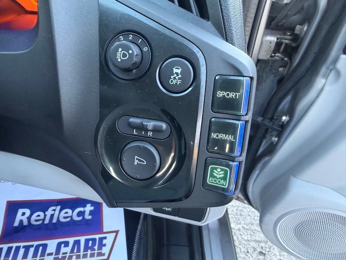 2011 Honda CR-Z 1.5 hybrid Manual 6 speed - Image 2