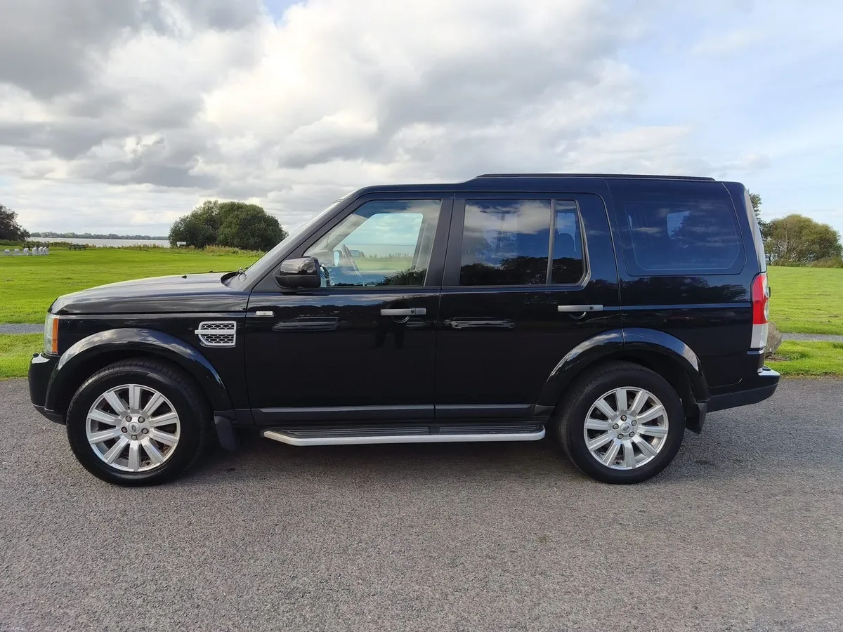 Land Rover Discovery HSE - 7 seats, TV, 4WD - Image 2