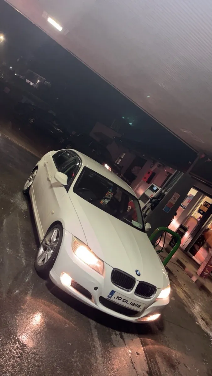 BMW E90 LCI 2010 - Image 1