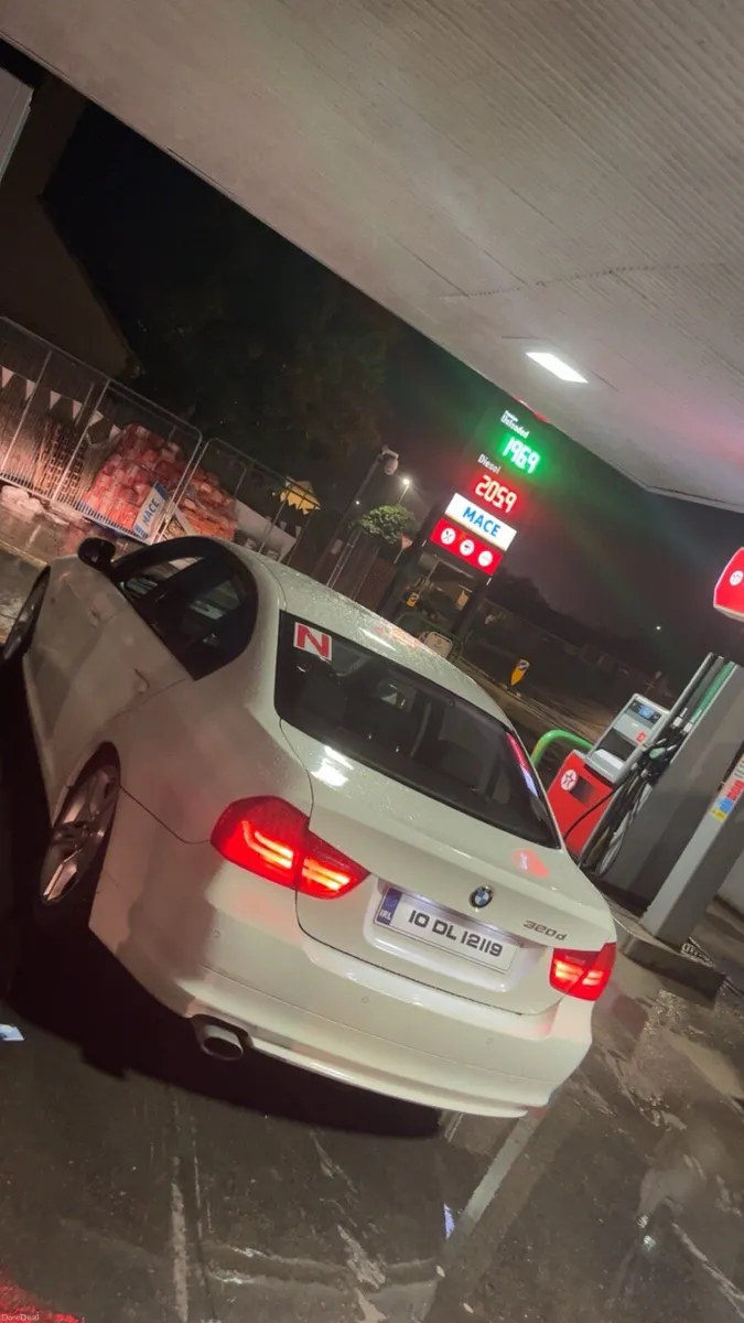 BMW E90 LCI 2010 - Image 3