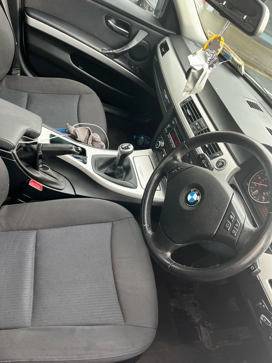 BMW E90 LCI 2010 - Image 6