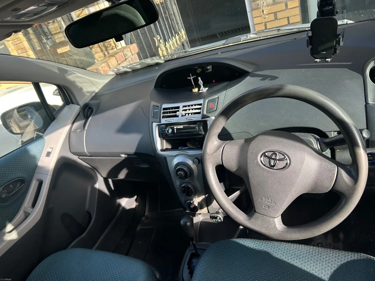 Toyota Vitz 2006 - Image 2
