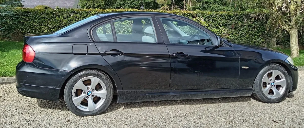 BMW 320d 2011 - Image 2