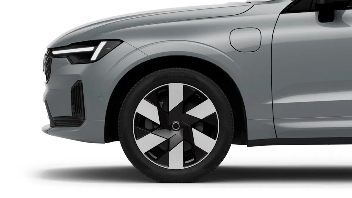 Volvo XC60 T6 ULTRA DARK *200KMS EV RANGE* € PER W - Image 2