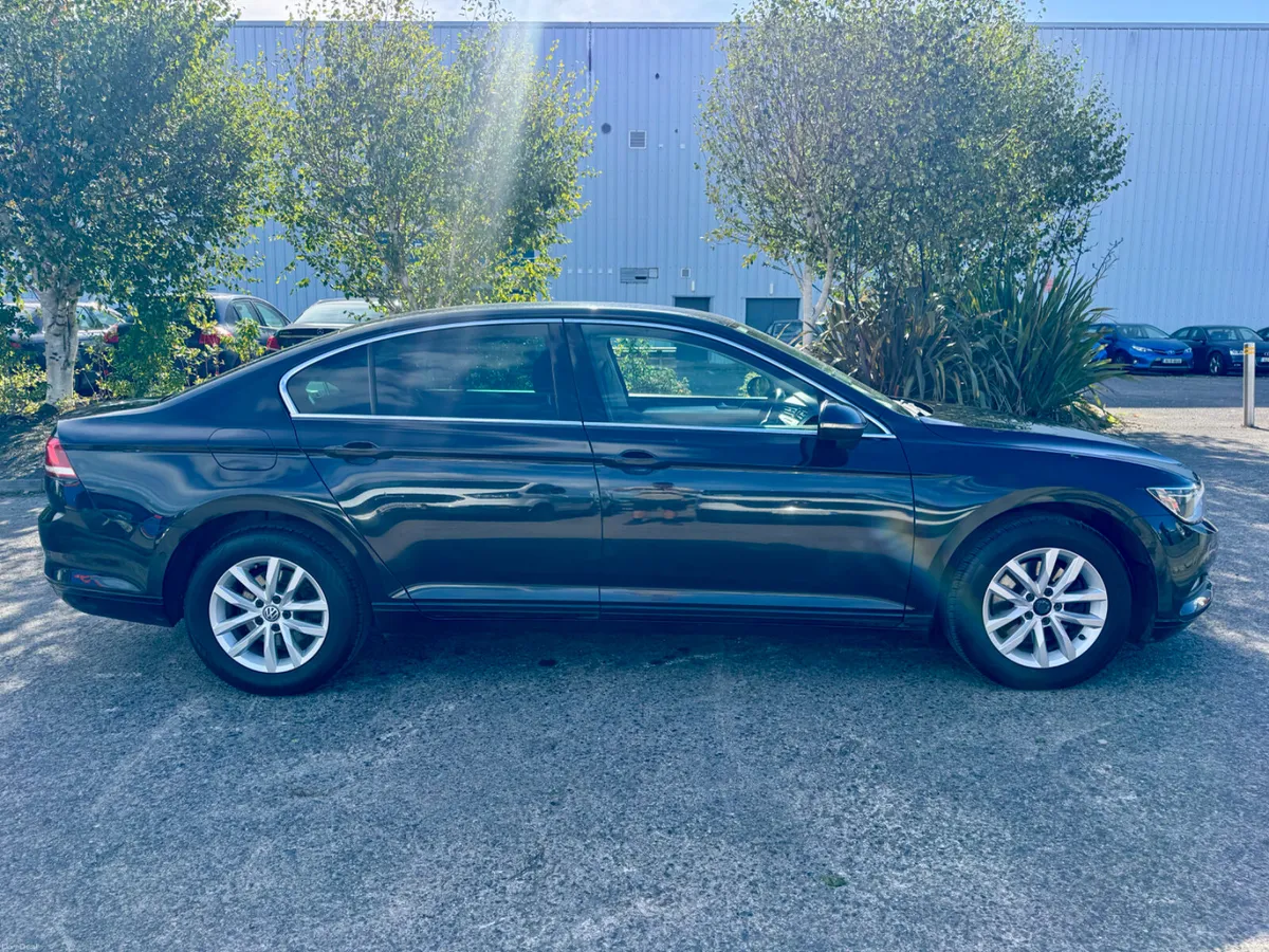 Volkswagen Passat 2016 - Image 5